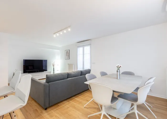 Le Sakura By Plaza Apartament